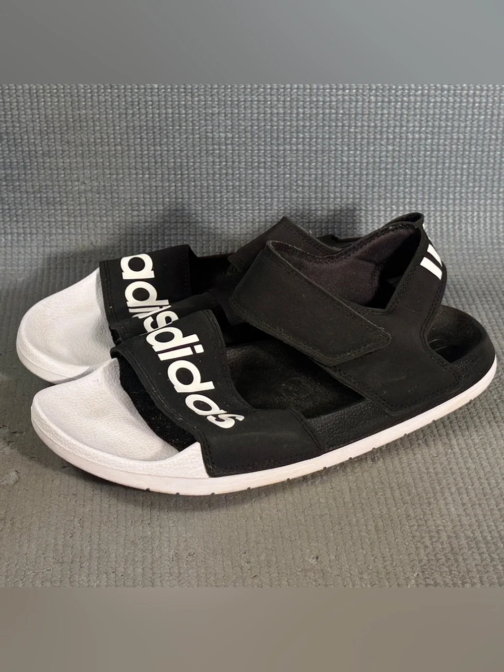 Adidas Adilette Sandals Black White Men’s Size 9